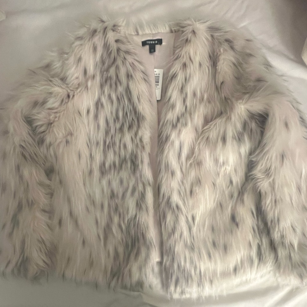 Torrid crop faux fur jacket - Picture 2 of 3